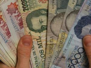 Венецуела девалвира валутата си с 99.6 процента