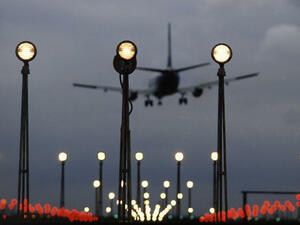 Самолет кацна аварийно в Амстердам при странни обстоятелства
