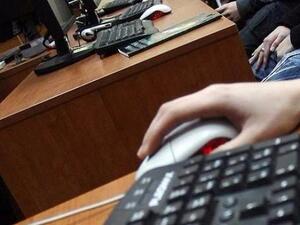 Едва 22% от българите общуват с администрацията онлайн