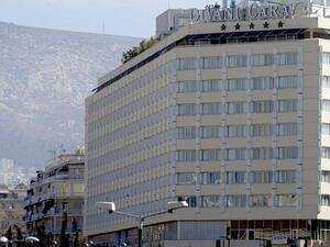 Гръцки хотели изхвърлят депутати заради туристите