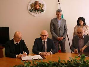 Булгартрансгаз и българо швейцарският консорциум АФ ЕМГ Консулт подписаха днес договор за