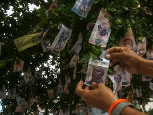 Венецуела повиши минималната заплата с 300% до 7 долара