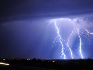 EVN България със съвети за безопасност към своите клиенти при гръмотевични бури 
