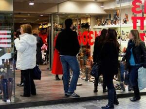 Летните продажби на дребно започват в магазините в цяла Гърция