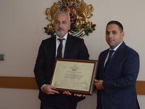 Министър Караниколов връчи сертификат за инвестиция клас А