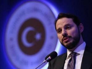 Берат Албайрак 40 годишният министър на финансите на Турция се изправя