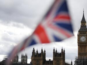 Великобритания може да остане в митническия съюз за неопределено време