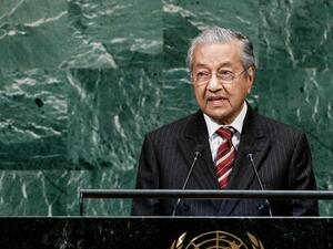 Министър председателят на Малайзия Махатхир Мохамад на шега предложи повишаване на