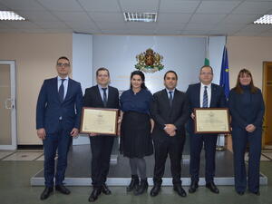 Министър Караниколов връчи три сертификата за инвестиции за над 36 млн. лв.