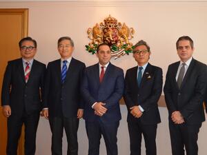 Министър Караниколов проведе среща с представители на корейска компания, която