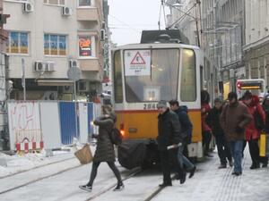 Движението на трамваите по улица Граф Игнатиев е възстановено предаде
