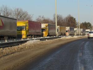 Спират камионите заради очаквания трафик по пътищата 