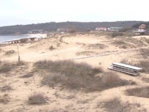 Инспектори търсят кой е унищожил дюните на "Смокиня" 