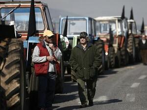 Гръцките фермери заплашват да блокират цялата страна