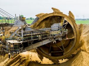 Китай отвори достъпа на чужди инвеститори в търговията с фючърси на желязна руда