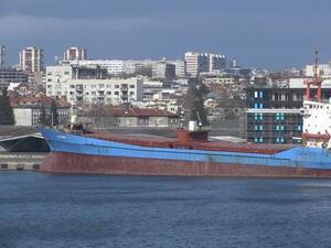 Либерийска фирма е новият собственик на танкера Бдин който близо