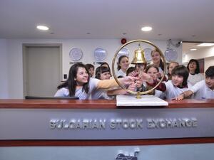 Ученици дадоха старт на търговията на Българската фондова борса