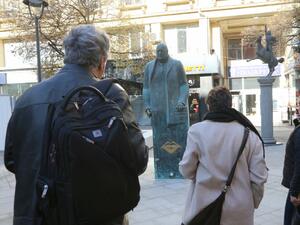 Паметник на Бойко Борисов се появи на „Гарибалди“ за 1 април