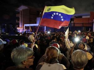 Политически опоненти излизат днес на протест във Венецуела на фона