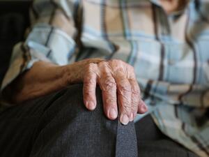 Пенсионерите с личен асистент остават без великденска добавка