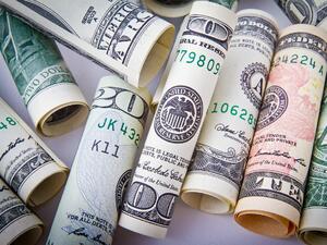 SWIFT отчита рекорден дял на долара в глобалните разплащания през юли