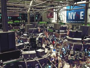 Нюйоркската фондова борса спря търговията заради паническо разпродаване