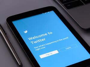 Туитър забранява политическата реклама