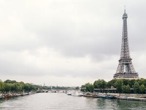 Властите в Париж затвориха за посетители Айфеловата кула заради стачката