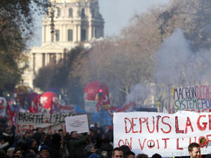Продължава стачката срещу пенсионната реформа във Франция