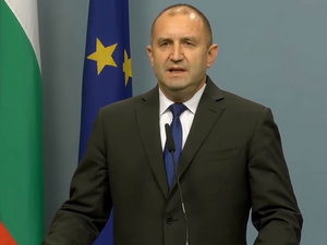 Президентът Радев връчва мандат на "БСП за България" днес в 17 часа
