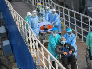 Броят на загиналите от коронавируса в Китай е над 1 100 души