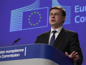 Домбровскис: България може да въведе еврото през 2024 г.