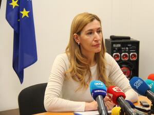 Представители на туристическия бранш искат оставката на министър Ангелкова