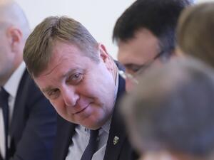 Парламентът изслушва Красимир Каракачанов за продажбата на военни имоти