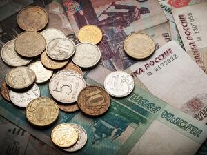 Руската рубла се срина до шестмесечно дъно спрямо долара и еврото