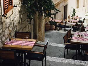 Всеки трети ресторантьорски бизнес в Испания хлопва кепенци заради коронавируса