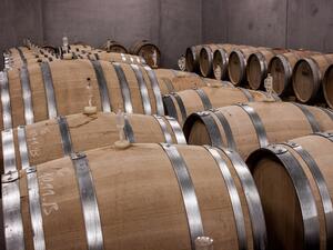 Близо 320 000 литра вино липсват от данъчен склад