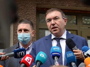 Министър Ангелов: От четвъртък ще има Covid пунктове пред големите болници