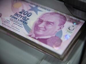 Турската лира отбеляза нов спад спрямо долара