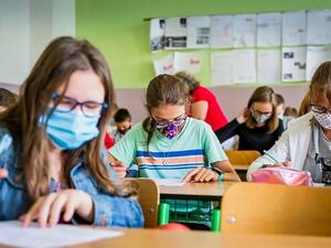 Фандъкова: Учениците ще се връщат поетапно в клас