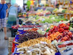 Лек спад в цените на плодовете и зеленчуци на тържищата