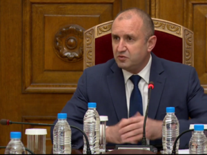 Радев ще проведе консултации с Главчев и парламентарно представените партии