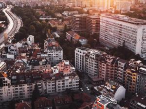 Пазарът на жилища в София прегрява, но засега няма "балон"