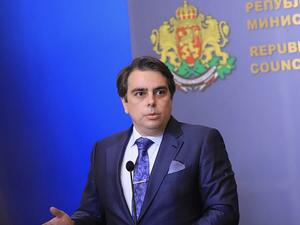 Асен Василев: Администрацията трябва да намалее с 30 хил. души