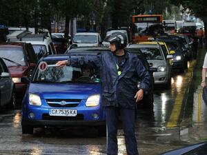 Есенният дъжд "удави" трафика в София