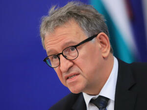 Министър Кацаров призна, че епидемията е извън контрол