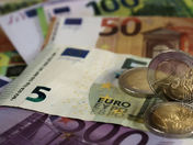 Инфлацията падна под средната за ЕС, но еврото се отлага