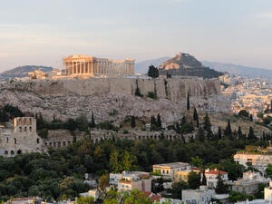 Масови притести спират транспорта в Гърция