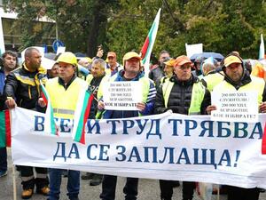 Започнаха протестите на пътните фирми в София и страната