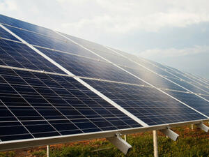 МАЕ: Глобалните вериги на доставки на соларни панели са прекалено концентрирани в Китай
